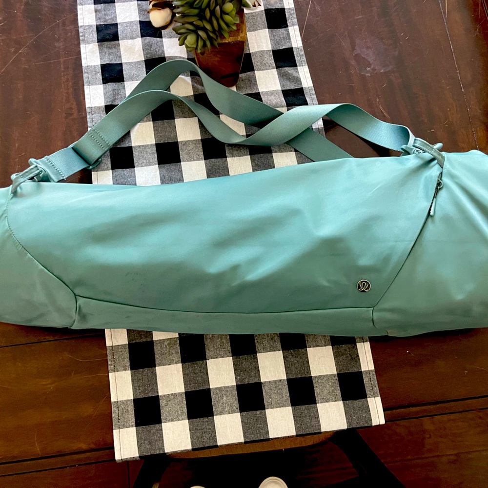 Lululemon yoga mat bag
